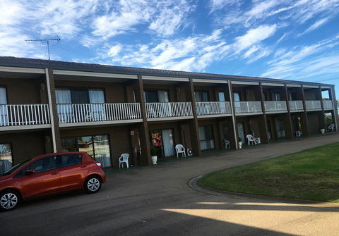 Black Swan Motor Inn - Accommodation VIC 1