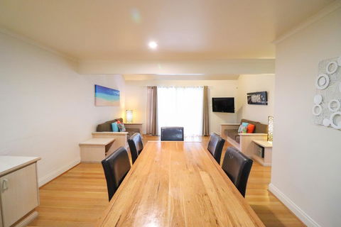 Blackbutt Family Loft Townhouse - Accommodation VIC 2