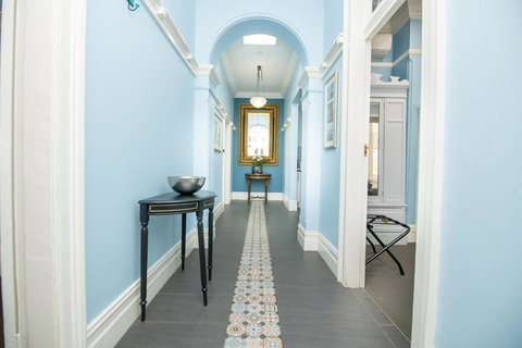 Blue Door Apartments Heritage Charm In CBD - Accommodation VIC 3