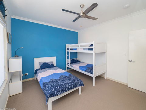 Blue Water Retreat - Upstairs - Accommodation VIC 3