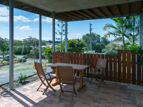 Blue Water Retreat - Upstairs & Downstairs - Accommodation VIC 3