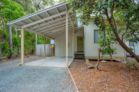 Bluewater 1 - Rainbow Shores, Amazing Location, Easy Walk To Beach, Pool, Aircon, Outdoor Spa - Accommodation VIC 2