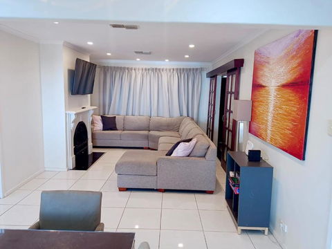 The Ultimate Poolside Escape - Pet Friendly - Accommodation VIC 3
