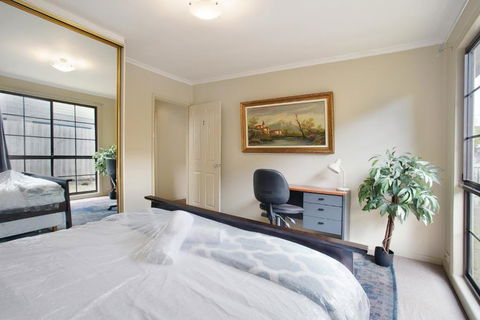 Three Bedroom Sweet Retreat In Coburg - Accommodation VIC 3