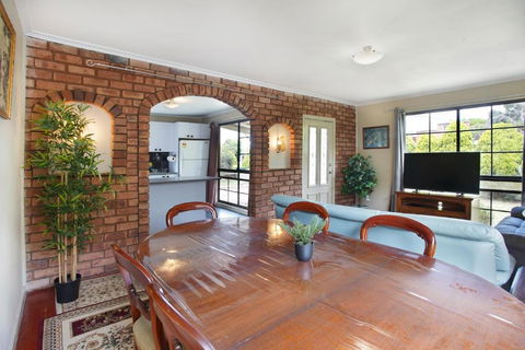 Three Bedroom Sweet Retreat In Coburg - Accommodation VIC 2