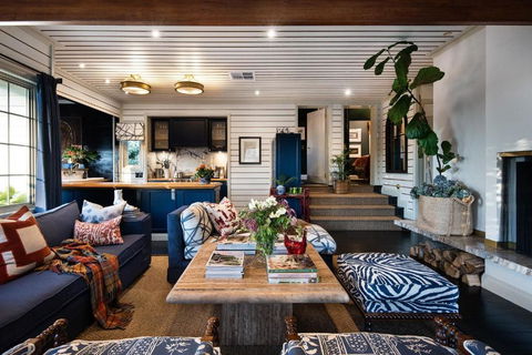 Wentworth House Lavishly Appointed In The Heart Of Daylesford - Accommodation VIC 3