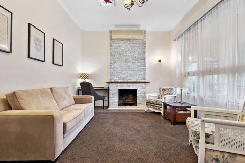 White On Wright Clare - Accommodation VIC 3