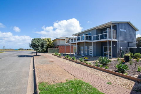 Xanadu - Aldinga Beach - C21 SouthCoast Holidays - Accommodation VIC 1