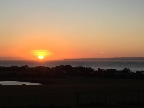 YOLO- Beach-house Views, Near Penguins, Nbn! - Accommodation VIC 3