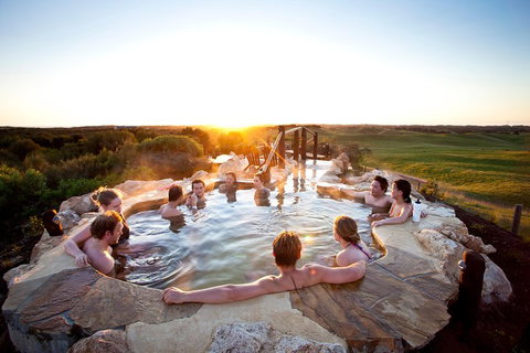 Peninsula Hot Springs Tour With Restaurant Lunch & Gondola Ride - Accommodation VIC 4